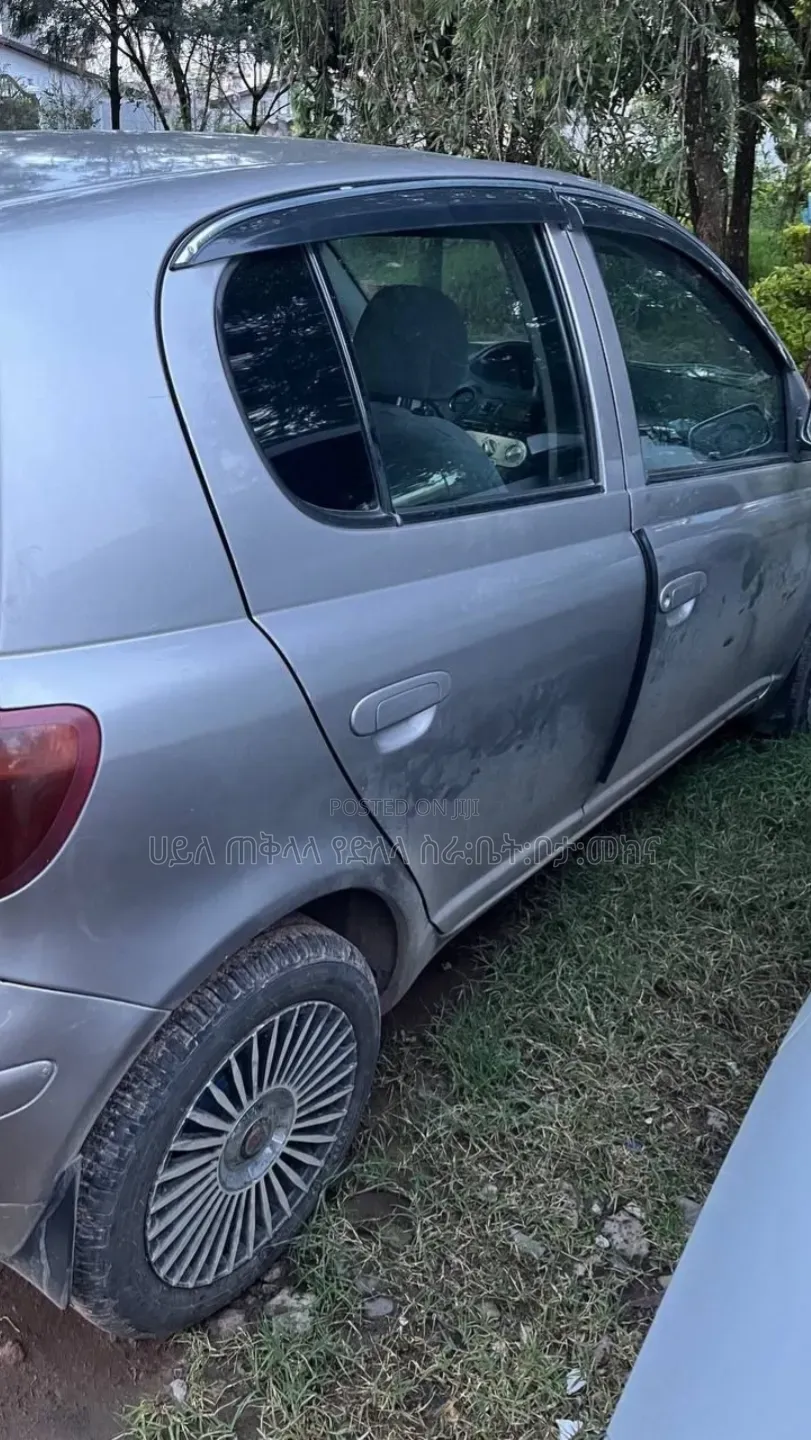 Toyota Vitz 2004 Teal