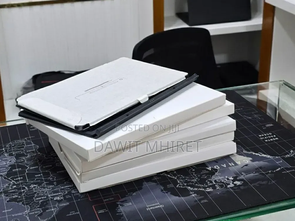 New Laptop Samsung 12GB Intel Core i5 SSD 256GB