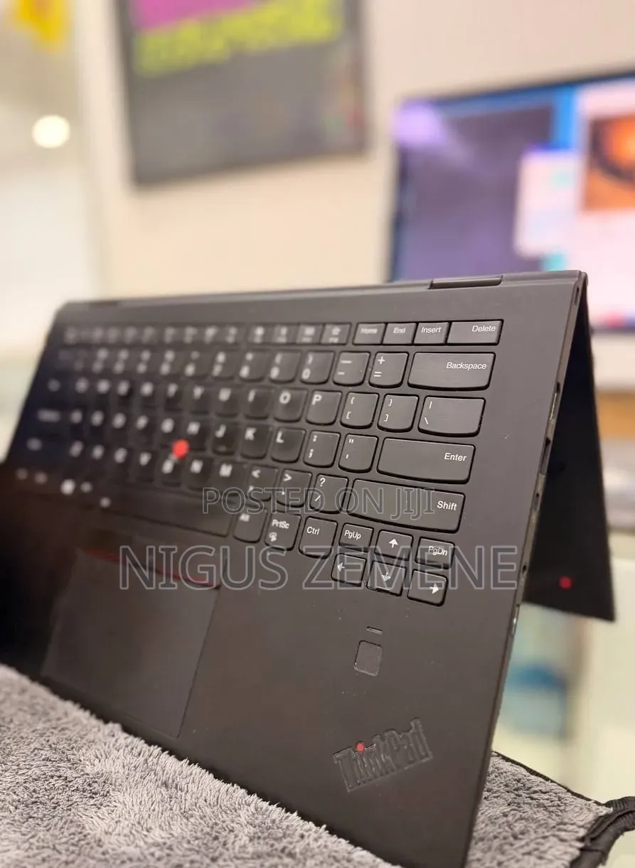 New Laptop Lenovo ThinkPad X1 Yoga 8GB Intel Core i5 SSD 256GB