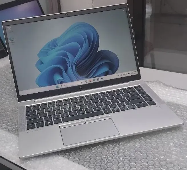 New Laptop HP EliteBook 840 G8 16GB Intel Core i5 SSD 512GB