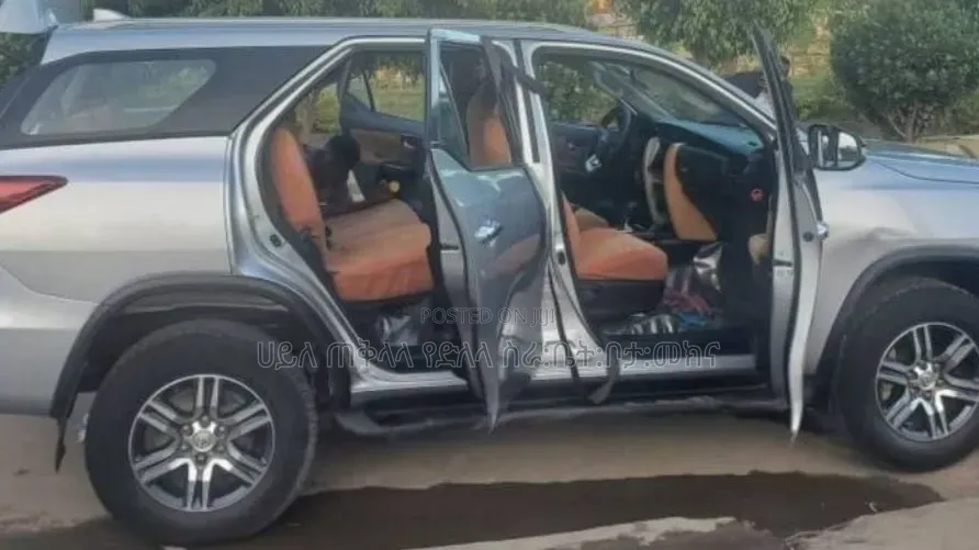 Toyota Fortuner 2017 Silver
