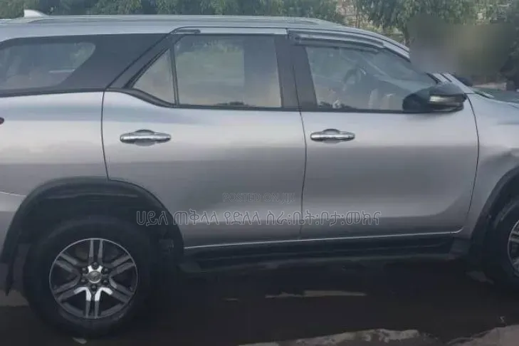 Toyota Fortuner 2017 Silver