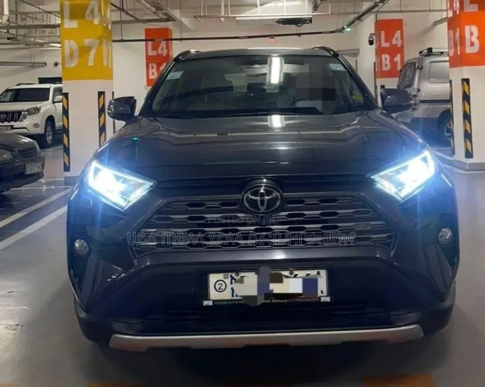 Toyota RAV4 2021 Matt Black