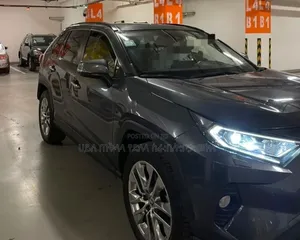 Toyota RAV4 2021 Matt Black