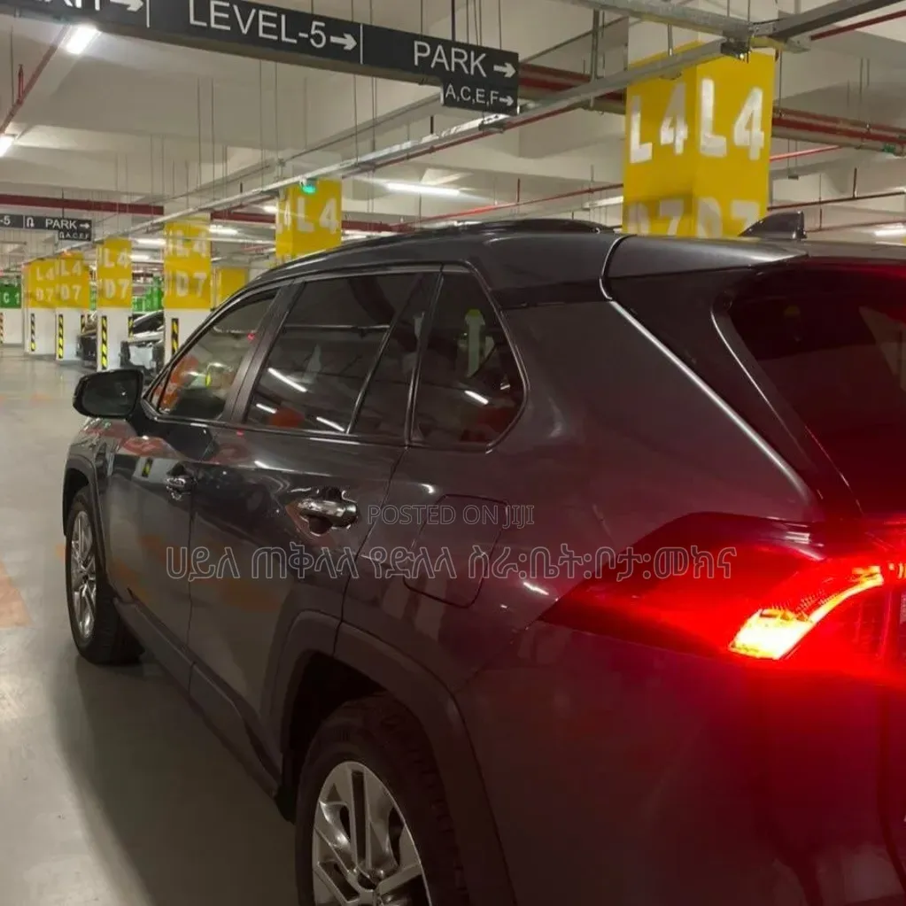 Toyota RAV4 2021 Matt Black