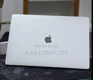 New Laptop Apple MacBook Pro 2017 16GB Intel Core i7 SSD 512GB