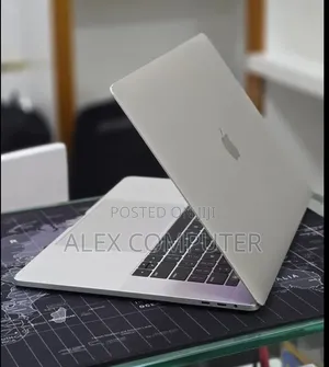 New Laptop Apple MacBook Pro 2017 16GB Intel Core i7 SSD 512GB