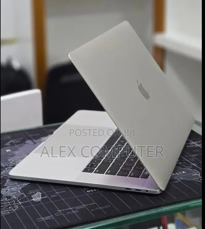 New Laptop Apple MacBook Pro 2017 16GB Intel Core i7 SSD 512GB