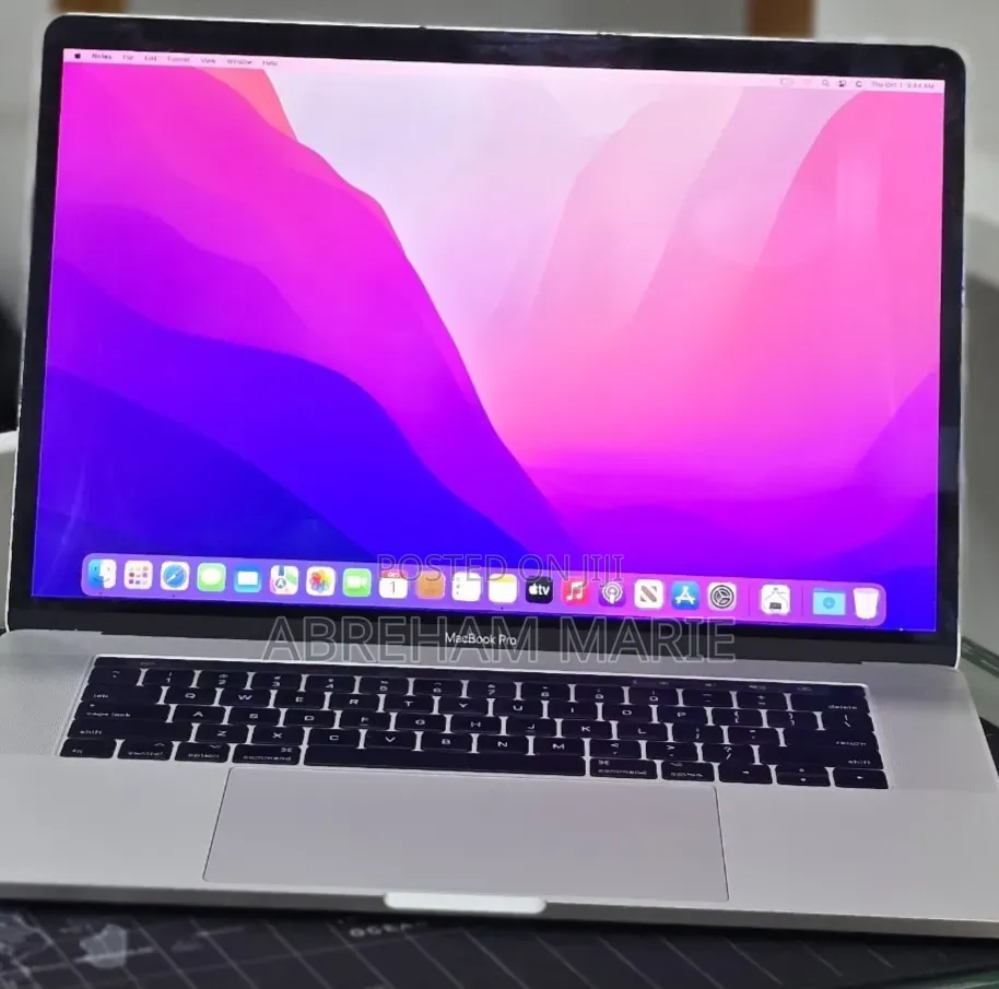 New Laptop Apple MacBook Pro 2017 16GB Intel Core i7 SSD 512GB