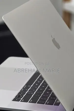 New Laptop Apple MacBook Pro 2017 16GB Intel Core i7 SSD 512GB