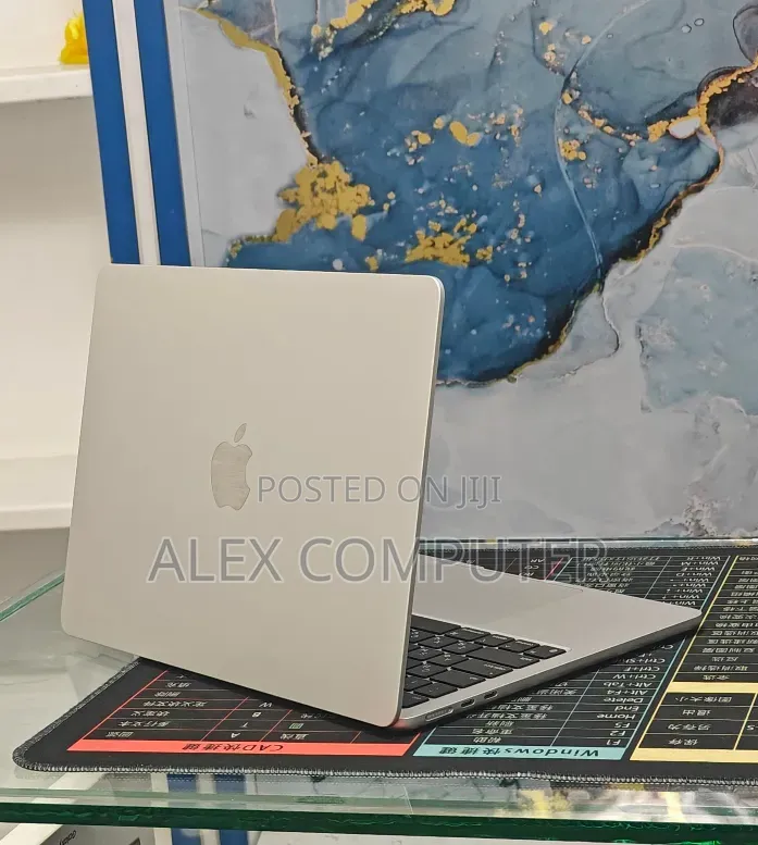 New Laptop Apple MacBook Air 2022 M2 8GB Apple M2 SSD 256GB