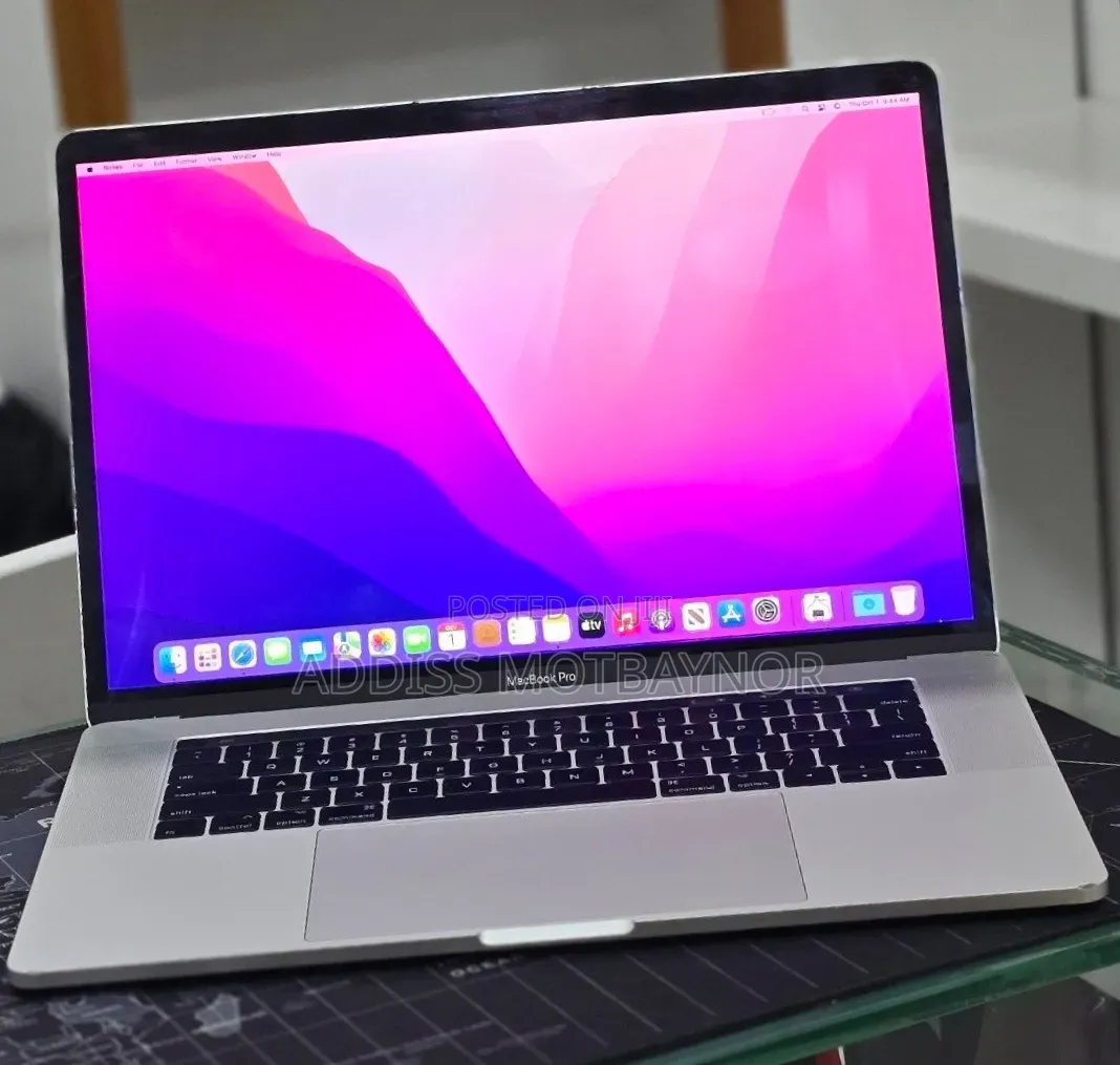 New Laptop Apple MacBook Pro 2017 4GB Intel Core i7 SSD 512GB