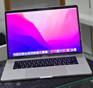 New Laptop Apple MacBook Pro 2017 4GB Intel Core i7 SSD 512GB