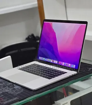 New Laptop Apple MacBook Pro 2017 4GB Intel Core i7 SSD 512GB