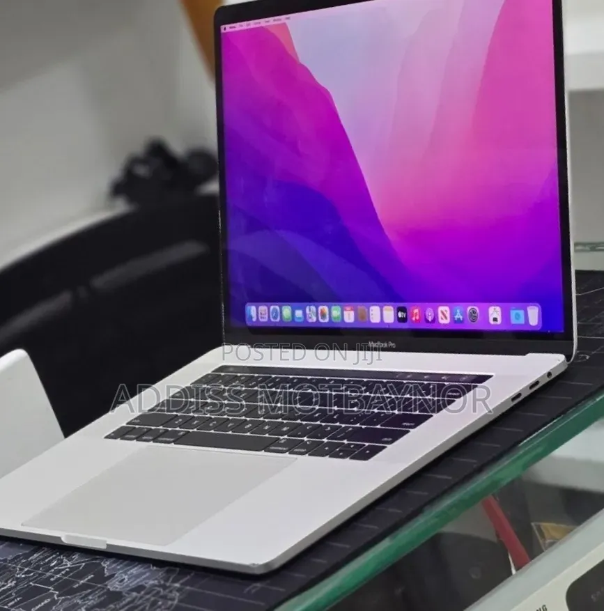 New Laptop Apple MacBook Pro 2017 4GB Intel Core i7 SSD 512GB