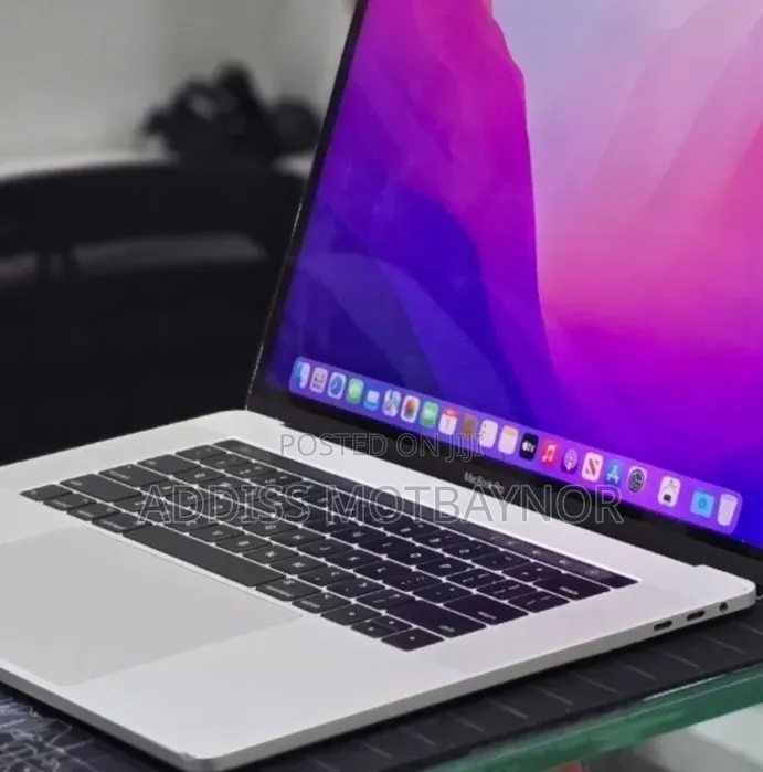 New Laptop Apple MacBook Pro 2017 4GB Intel Core i7 SSD 512GB