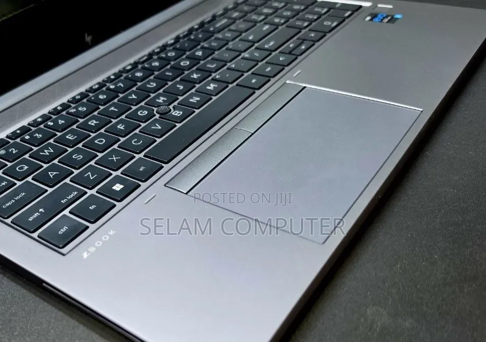 New Laptop HP ZBook Studio G8 16GB Intel Core i5 SSD 512GB