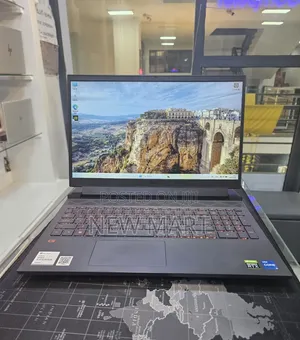 New Laptop Dell G15 5520 16GB Intel Core i5 SSD 512GB