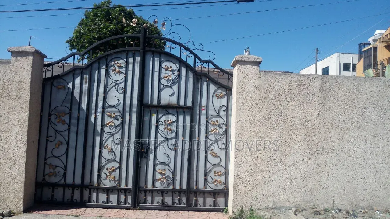 3bdrm House in Private, Yeka for sale