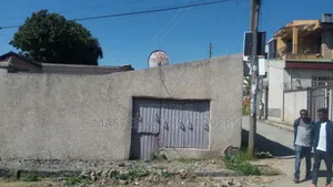 3bdrm House in Private, Yeka for sale