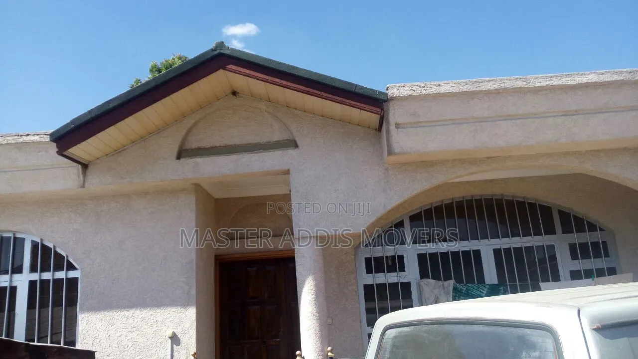 3bdrm House in Private, Yeka for sale