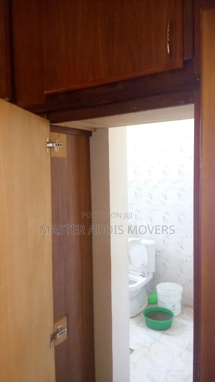 3bdrm House in Private, Yeka for sale
