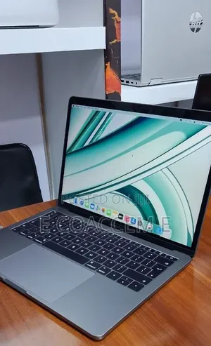 New Laptop Apple MacBook 8GB Intel Core i5 SSD 256GB