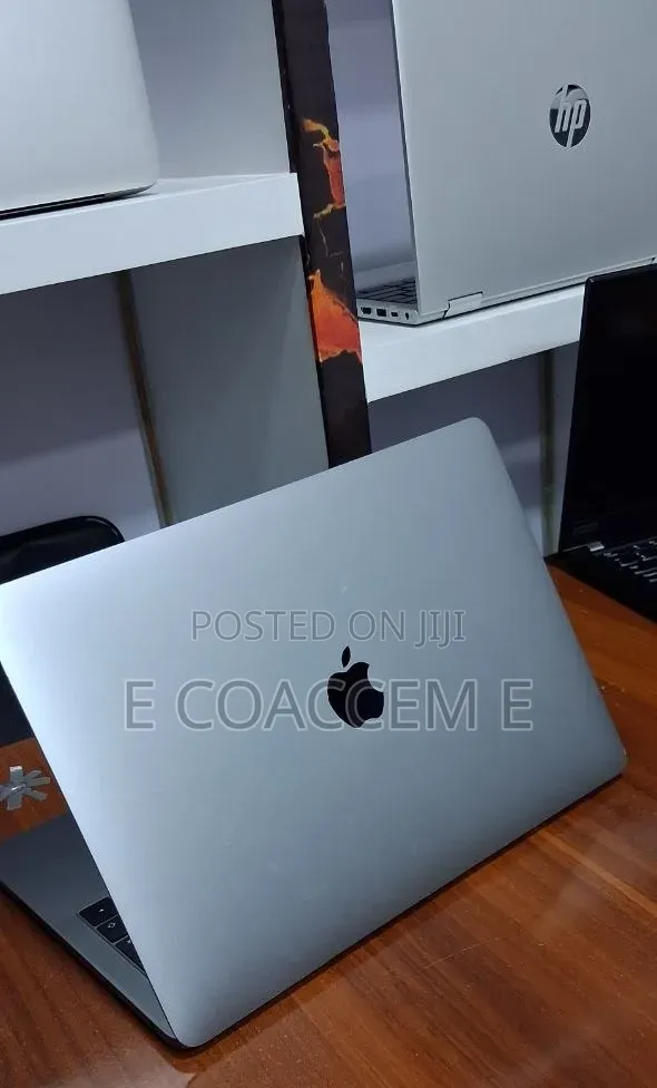 New Laptop Apple MacBook 8GB Intel Core i5 SSD 256GB