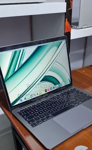 New Laptop Apple MacBook 8GB Intel Core i5 SSD 256GB