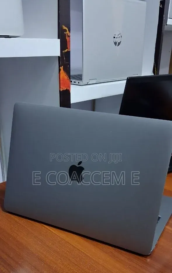 New Laptop Apple MacBook 8GB Intel Core i5 SSD 256GB