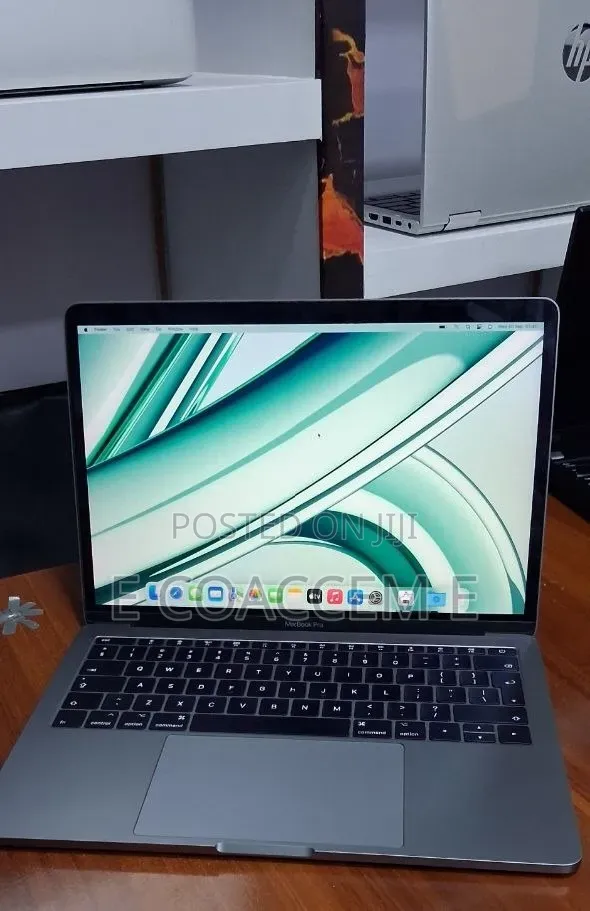 New Laptop Apple MacBook 8GB Intel Core i5 SSD 256GB