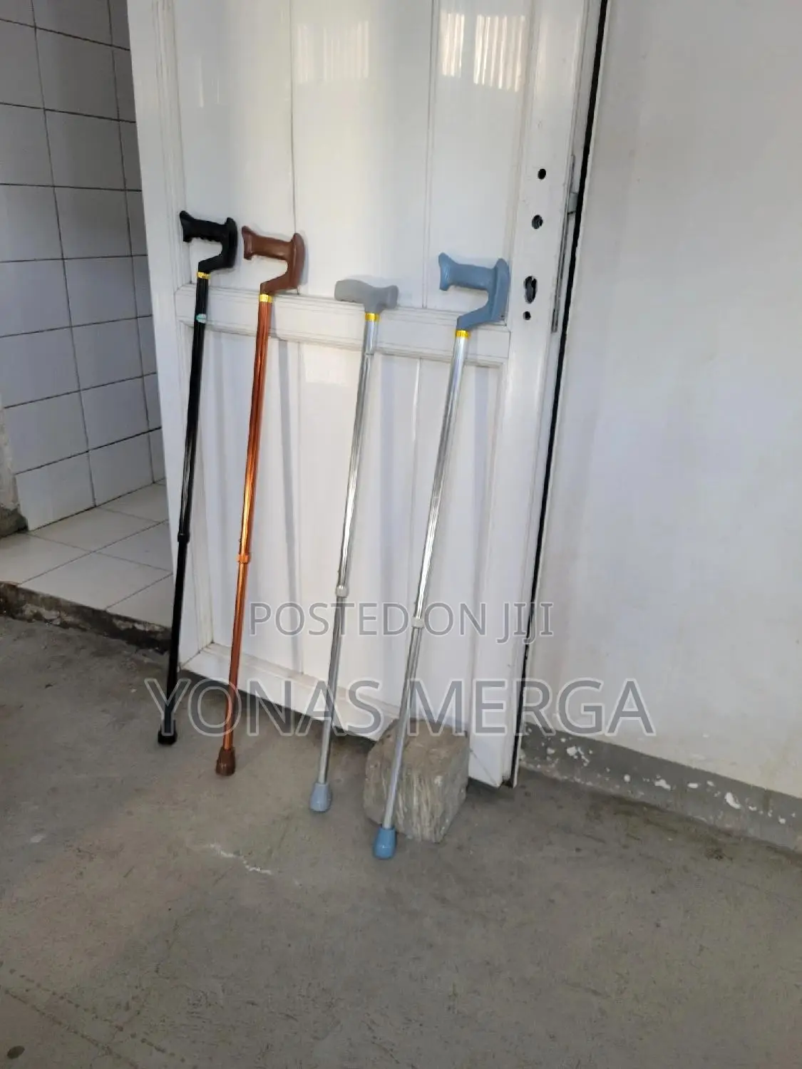 Cane for Older People's义么walking Stick蔣妘silver/Black Metallic Shafts.