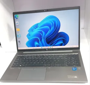 New Laptop HP ZBook Firefly G8 16GB Intel Core i7 SSD 512GB