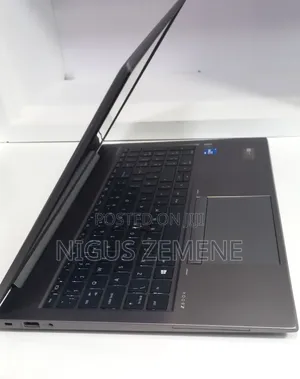 New Laptop HP ZBook Firefly G8 16GB Intel Core i7 SSD 512GB