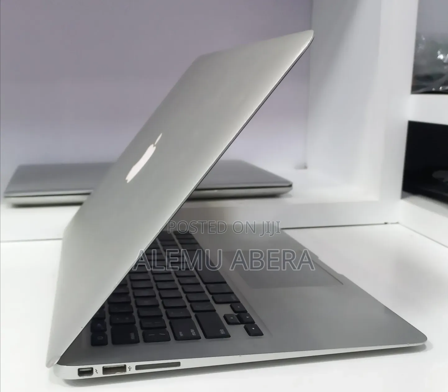 New Laptop Apple MacBook Air 2017 8GB Intel Core i7 SSD 128GB