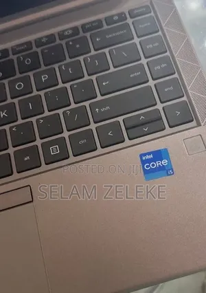 New Laptop HP ZBook Firefly G8 16GB Intel Core i5 SSD 512GB