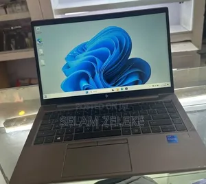 New Laptop HP ZBook Firefly G8 16GB Intel Core i5 SSD 512GB