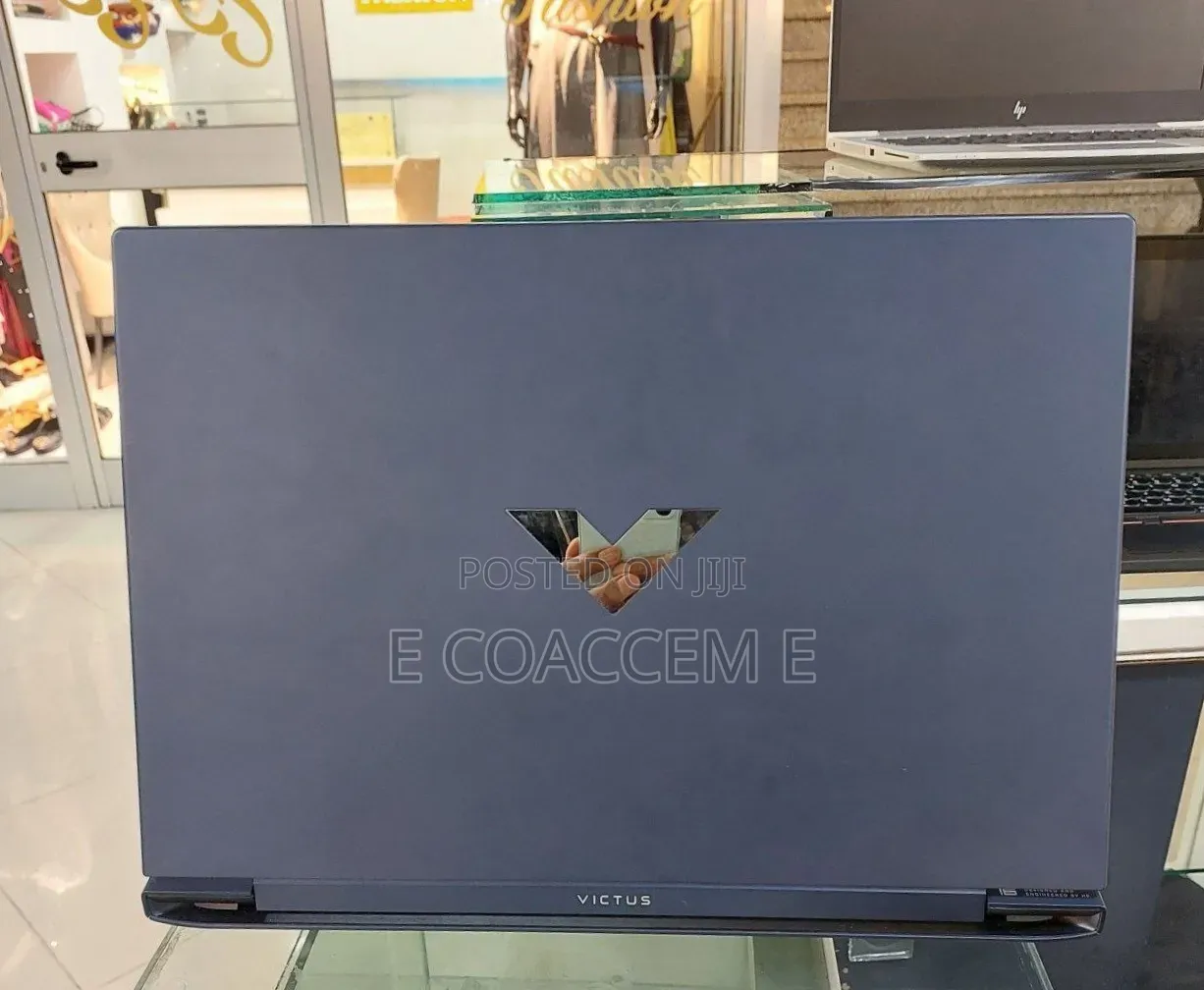 New Laptop HP Victus 16 8GB AMD Ryzen 7 SSD 1T