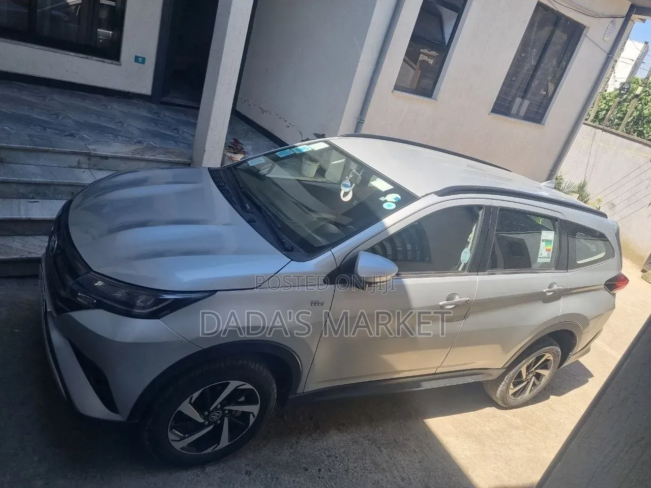 Toyota Rush 2023 Silver