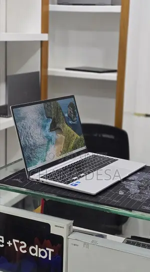 New Laptop Samsung Galaxy Book4 16GB Intel Core 7 SSD 512GB