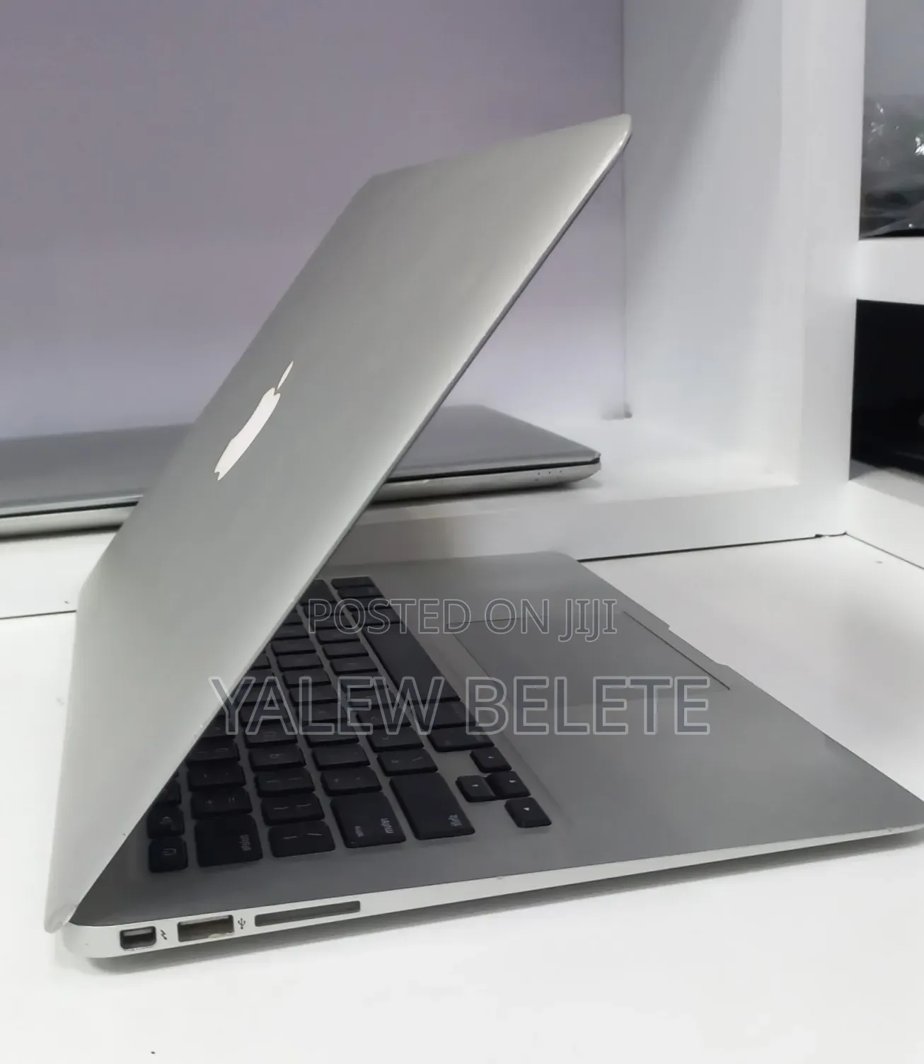 New Laptop Apple MacBook Pro 2017 8GB Intel Core i7 SSD 128GB