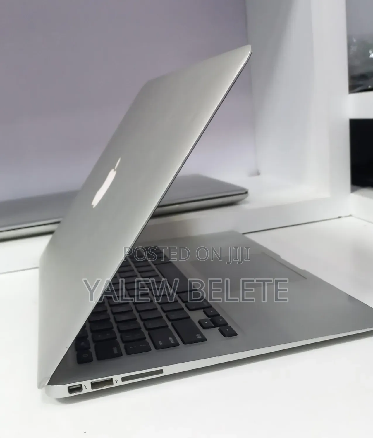 New Laptop Apple MacBook Pro 2017 8GB Intel Core i7 SSD 128GB