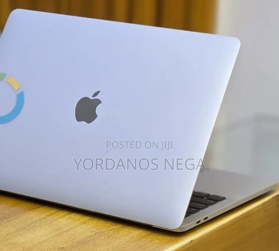 New Laptop Apple MacBook Pro 2020 32GB Intel Core i7 SSD 512GB