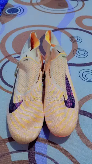 Sports Nike Phantom GX