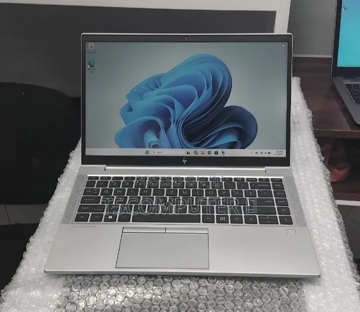 New Laptop HP EliteBook 845 G8 16GB AMD Ryzen 5 SSD 512GB