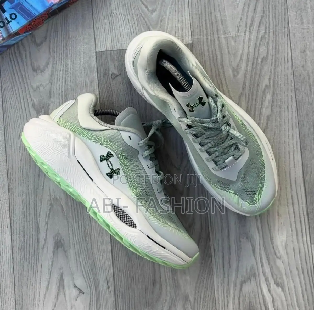 Under Armour Running Green/White Sneakers