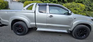 Toyota Hilux 2013 Gray