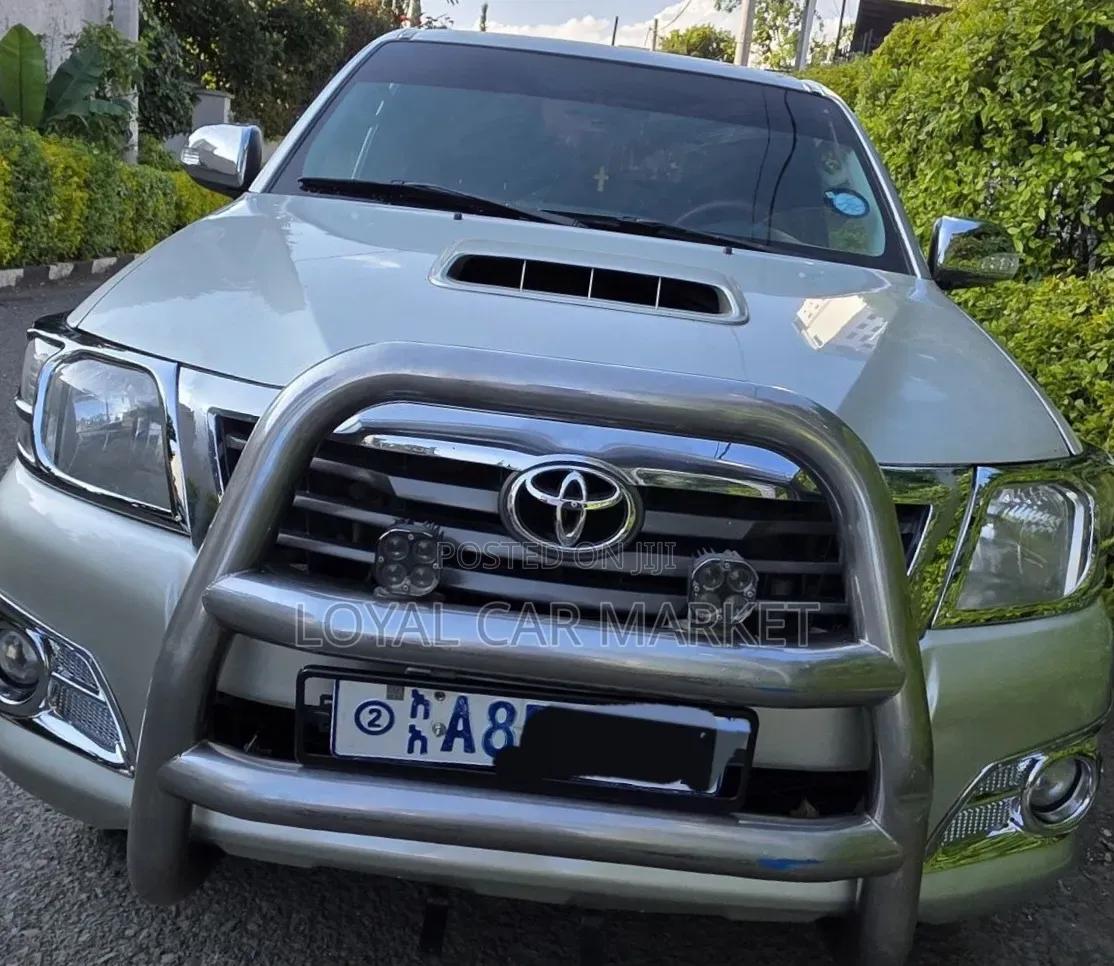 Toyota Hilux 2013 Gray
