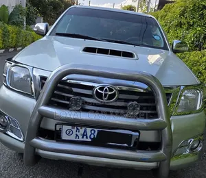Toyota Hilux 2013 Gray