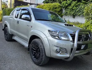 Toyota Hilux 2013 Gray